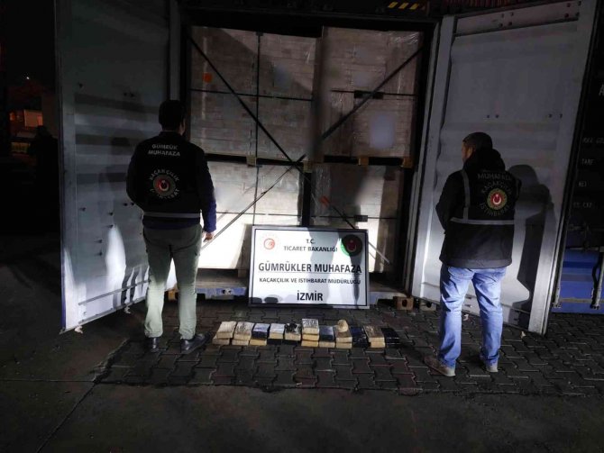Gümrük Muhafaza Ekipleri İ̇zmir’de 26 Kilogram Kokain Ele Geçirdi