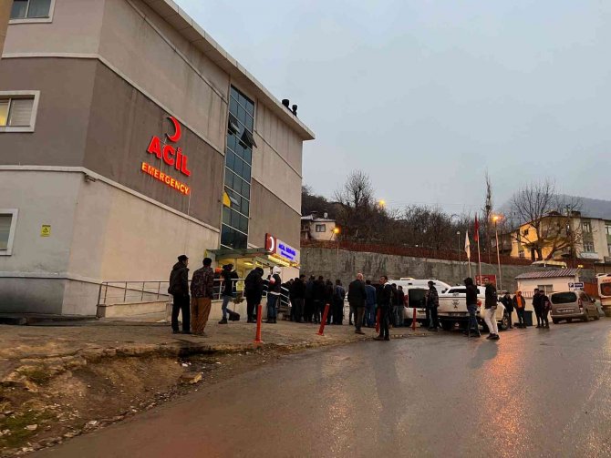 Turnuvaya Giden Öğrencileri Taşıyan Kamyonet Kaza Yaptı: 6 Yaralı