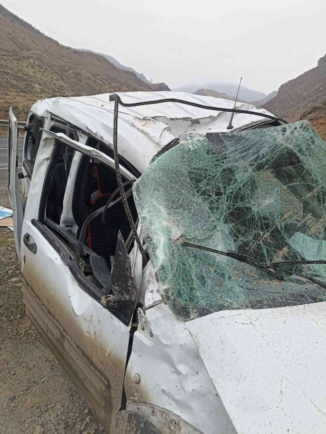 Turnuvaya Giden Öğrencileri Taşıyan Kamyonet Kaza Yaptı: 6 Yaralı