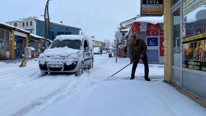 Bingöl’ün Karlıova İlçesi Beyaza Büründü