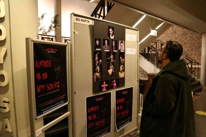 Şehir Tiyatrolarının Oyunu İ̇stanbul Seyircisinden Tam Not