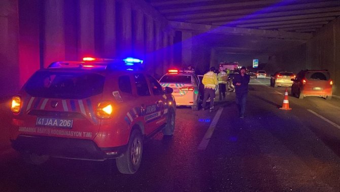 Gebze’de İki Otomobil Çarpıştı: 1 Yaralı