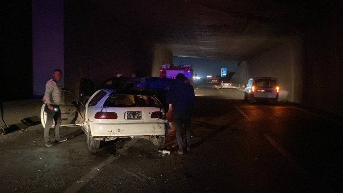 Gebze’de İki Otomobil Çarpıştı: 1 Yaralı