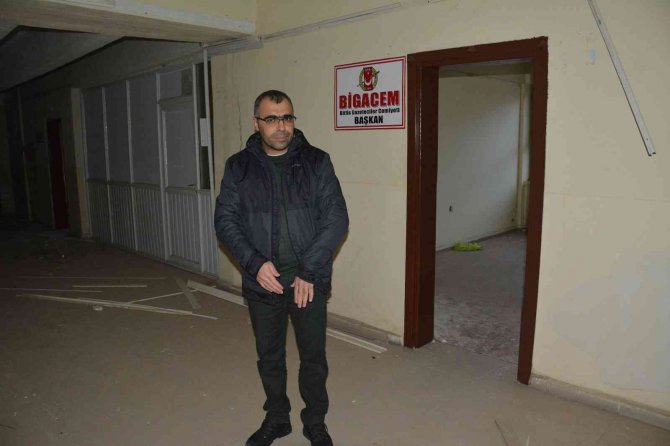 Hırsızlar, Bitlis Gazeteciler Cemiyeti’ni Soyup Soğana Çevirdi