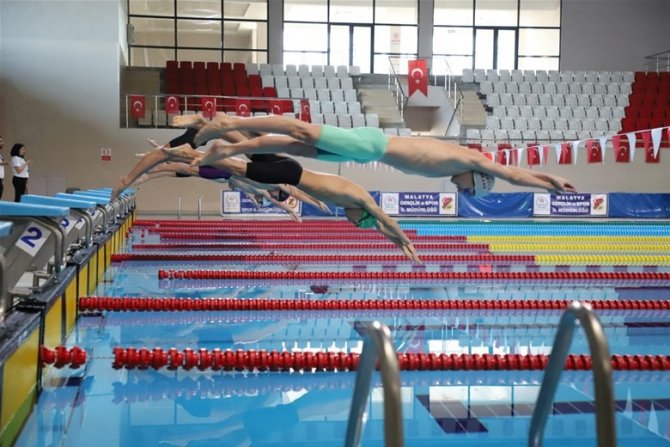 Kulaçlar, Şampiyonluk İçin Atıldı