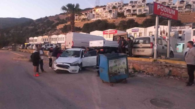 Otomobil Aniden Yola Çıkan Ata Çarptı: 2 Yaralı