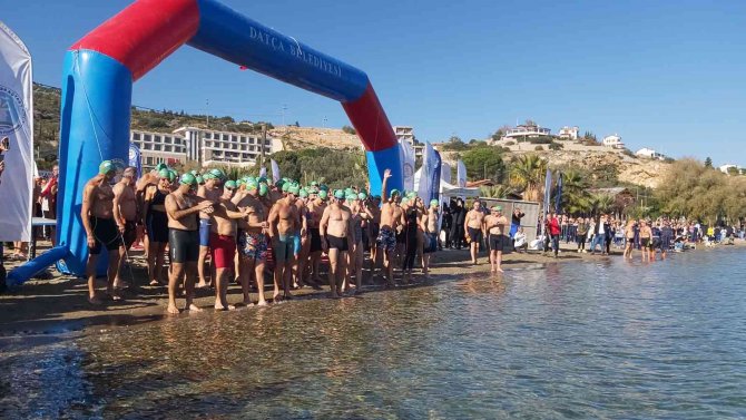 Datça’da Kulaçlar ’Cumhuriyet’ İçin Atıldı