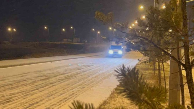 Sarıkamış’a Kar Yağışı Etkili Oluyor