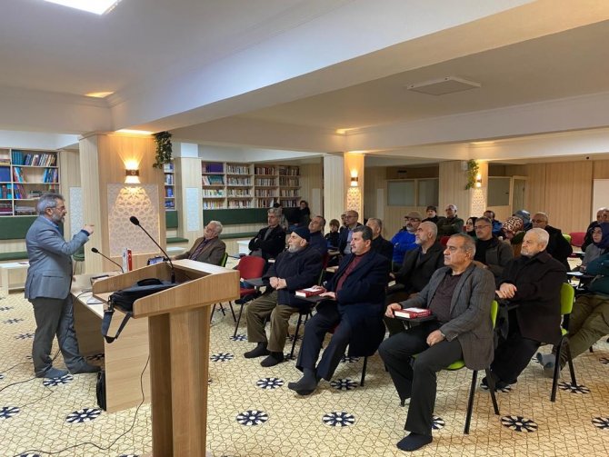 Prof. Dr. Parlak: “İ̇slam Savaşla Değil Barış İle Yayılabilir”