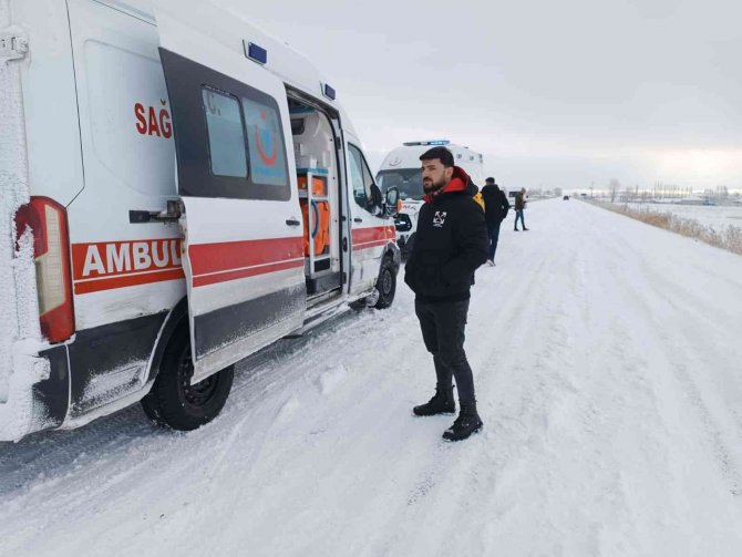 Özalp ’Da Trafik Kazası: 5 Yaralı