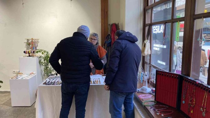 Ev Hanımı Yaptığı Ürünleri Sergiye Dönüştürdü
