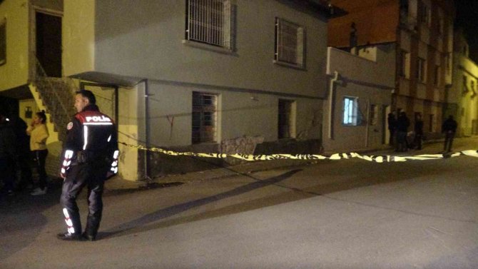 Öğrenciler Evlerinin Bahçesinde El Bombası Buldu, Polis Alarma Geçti