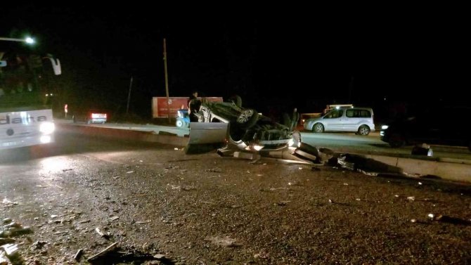 Adana’da Yolcu Minibüsü İle Otomobil Çarpıştı: 13 Yaralı