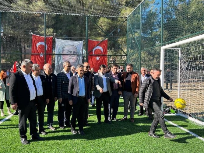 Yapımı Tamamlanan Halı Sahalar Hizmete Açıldı