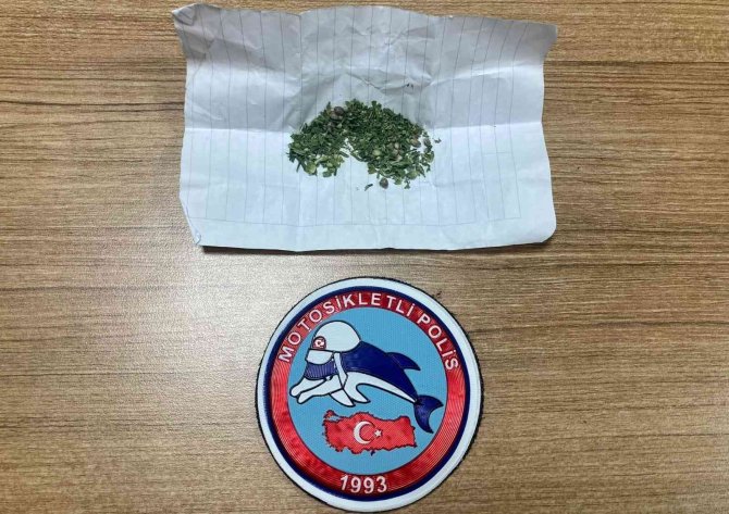 Ruhsatsız Silah Ve Uyuşturucu Ele Geçirildi