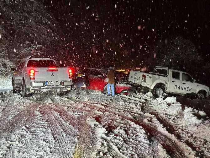 Artvin’de Aniden Bastıran Kar Yağışı Kazaları Beraberinde Getirdi