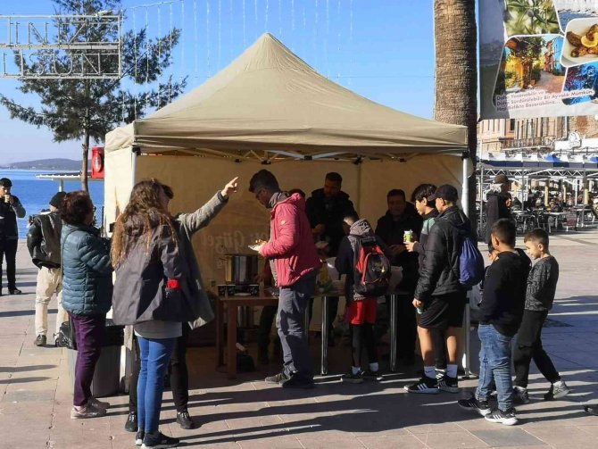 Ayvalık’ta Çöplüğün Altın Çocuklarına Anlamlı Destek