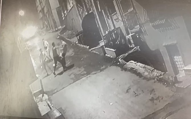İ̇stanbul’da Dehşet Anları Kamerada: Tek Yumrukla Komalık Edip Telefonunu Gasp Etti