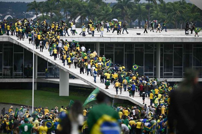 Brezilya’da Bolsonaro Destekçileri Ulusal Kongre’yi Bastı