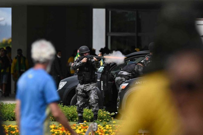 Brezilya’da Bolsonaro Destekçileri Ulusal Kongre’yi Bastı