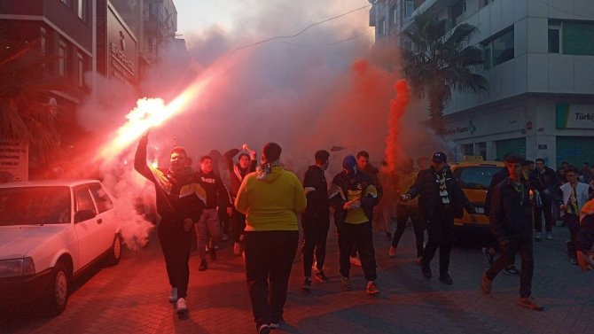 Derbi Öncesi Taraftar Yolu Kapattı