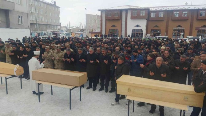 İ̇ran’da Trafik Kazasında Hayatını Kaybeden 3 Türk Vatandaşı Toprağa Verildi