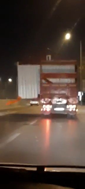 Konteyner Evle Tehlikeli Yolculuk Kamerada
