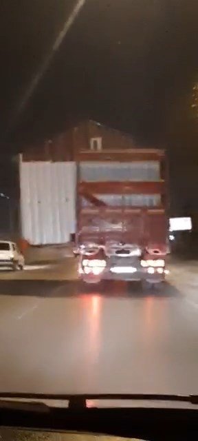 Konteyner Evle Tehlikeli Yolculuk Kamerada