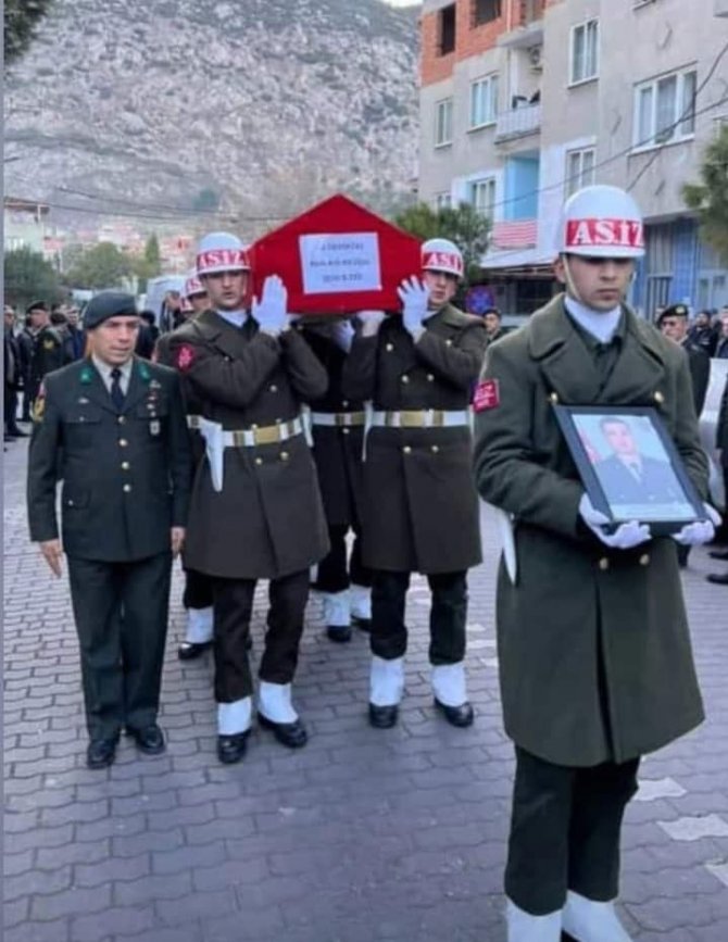 Vefat Eden İ̇sa Komutan, Kırkağaç’ta Dualarla Toprağa Verildi
