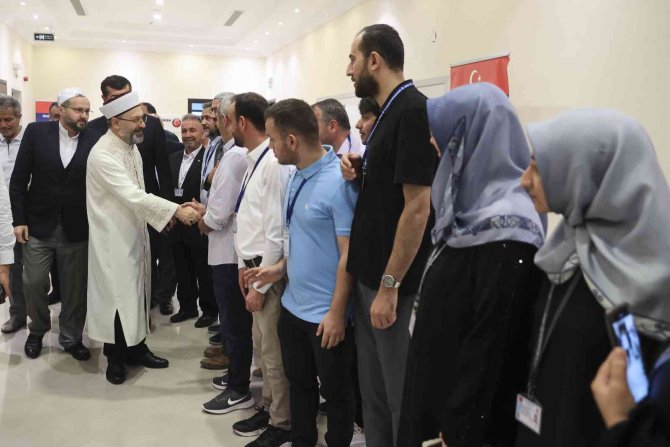 Diyanet İ̇şleri Başkanı Erbaş, Umre Ziyareti İçin Mekke’de Bulunan Vatandaşlarla Buluştu