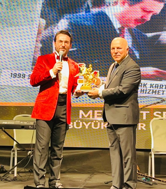Başkan Sekmen 2022’nin De “En Başarılı Büyükşehir Belediye Başkanı” Seçildi