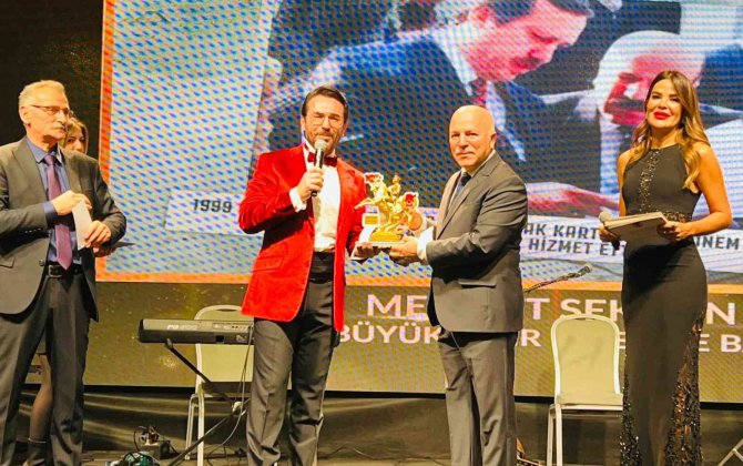 Başkan Sekmen 2022’nin De “En Başarılı Büyükşehir Belediye Başkanı” Seçildi