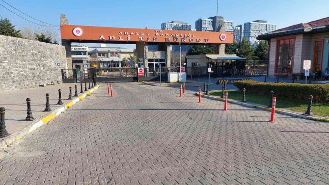 Kavga Eden Müşterileri Uyaran Taksici Öldürüldü