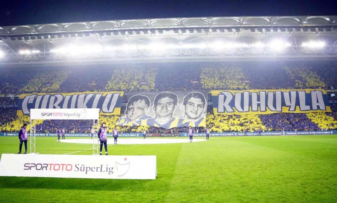 Fenerbahçe Taraftarından Derbide Koreografi