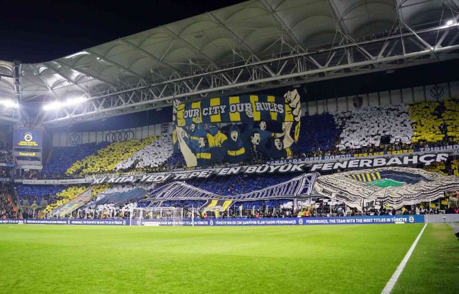Fenerbahçe Taraftarından Derbide Koreografi