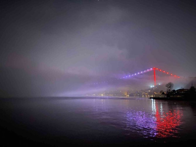 İ̇stanbul Boğazı’nda Yoğun Sis: Gemi Trafiği Çift Yönlü Olarak Askıya Alındı