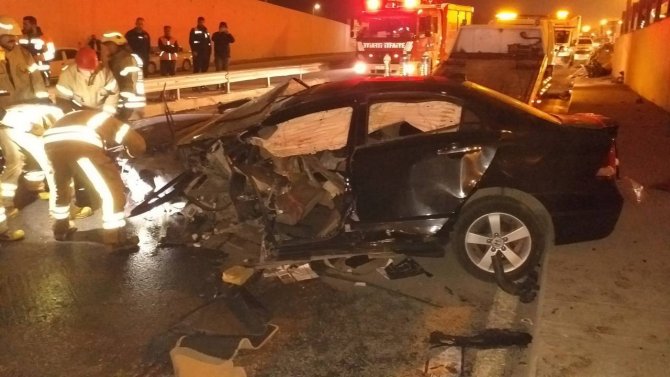 Tuzla’da Makas Atan Otomobilin Çarptığı Araç Yan Yola Uçtu: 1 Ölü, 2 Ağır Yaralı