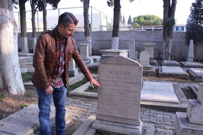 Dünyaca Ünlü Oyuncunun Dedesi İ̇zmir’de Konsolos Olarak Görev Yapmış