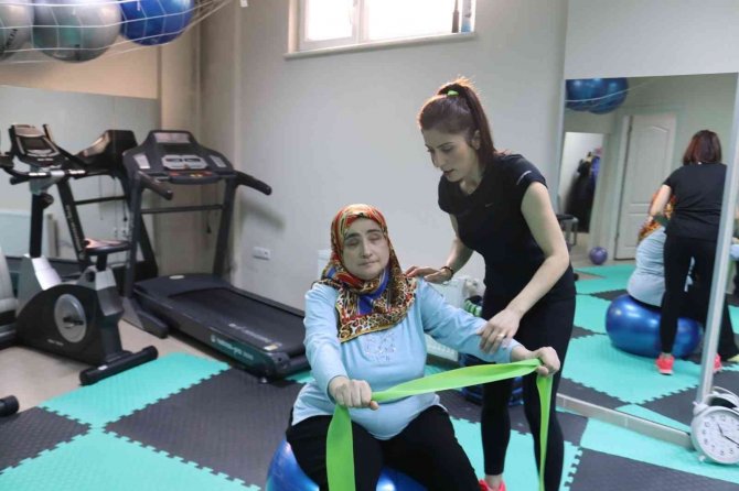 Hem Sosyalleşti Hem De "Yapamazsın" Diyenlere Karşı Zinde Kaldı