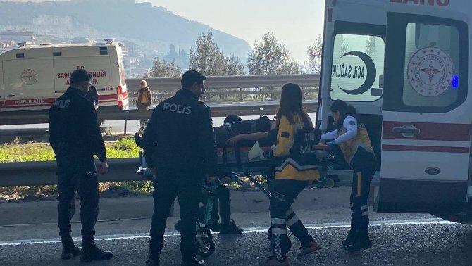 D-100’de Tır Devrildi, Yol Kapandı: 1 Yaralı