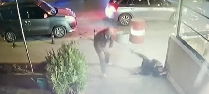 Restoran Çıkışı Kadının Tekme Tokat Darp Edilmesi Kamerada