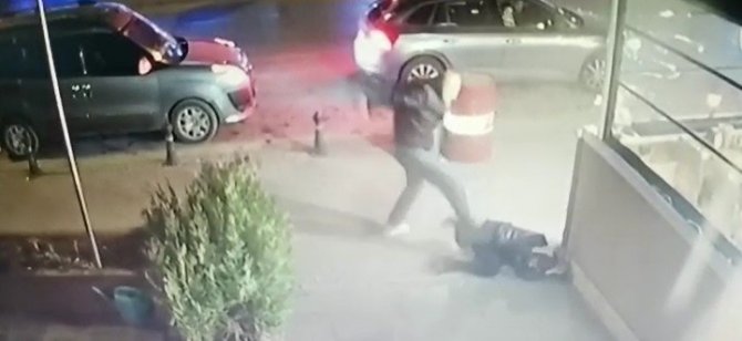 Restoran Çıkışı Kadının Tekme Tokat Darp Edilmesi Kamerada
