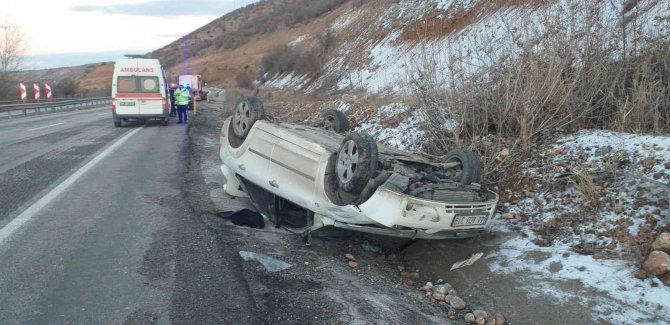 Kontrolden Çıkan Otomobil Takla Attı: 2 Yaralı