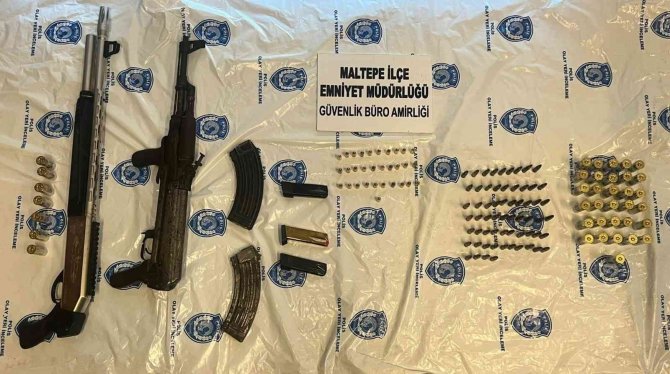 Maltepe’de Ruhsatsız İşletilen Kafeden Kaçak Silah Çıktı