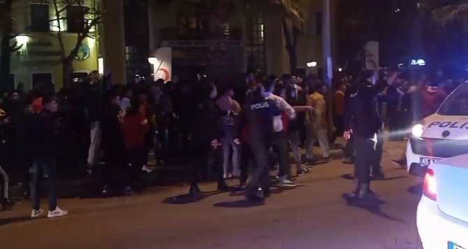 Manisa’da Derbi Sonrası Taraftarlar Birbirine Girdi