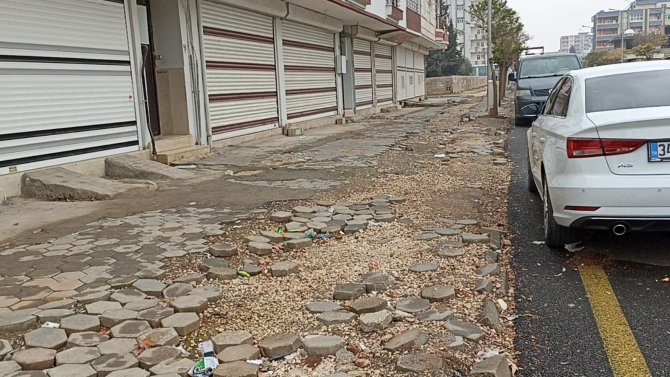 Kızıltepe’de Kaldırım Ve Yollar Bakımsızlığıyla Dikkat Çekiyor