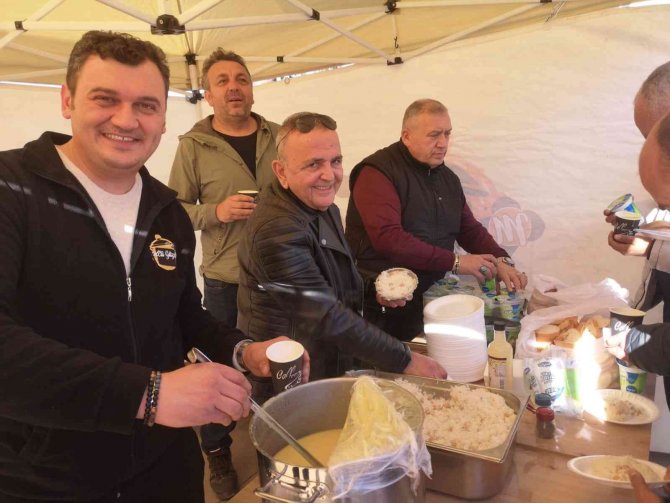 Ayvalık’ta Çöplüğün Altın Çocuklarına Anlamlı Destek