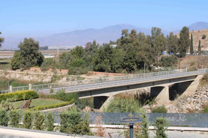 Merhum Başbakan Menderes’in Yaptırdığı 67 Yıllık Köprü Hikayesiyle Dikkat Çekiyor