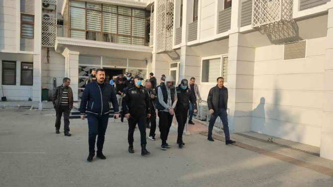 Mersin’de Çeşitli Suçlara Karışan 25 Kişi Adliyeye Sevk Edildi