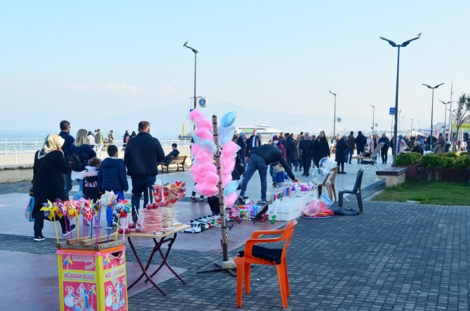 Mudanya Sahil Doldu Taştı